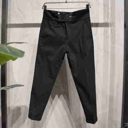 Pantaloni eleganti neri con bottoni