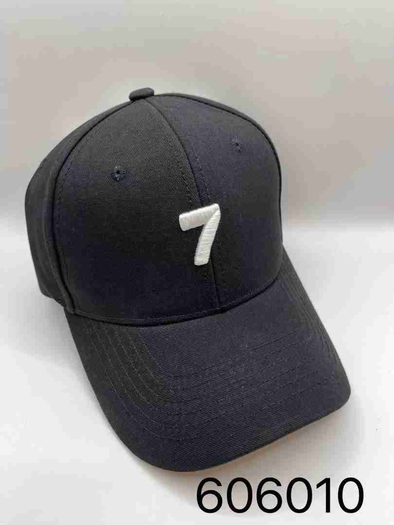 Cappellino con numero 7