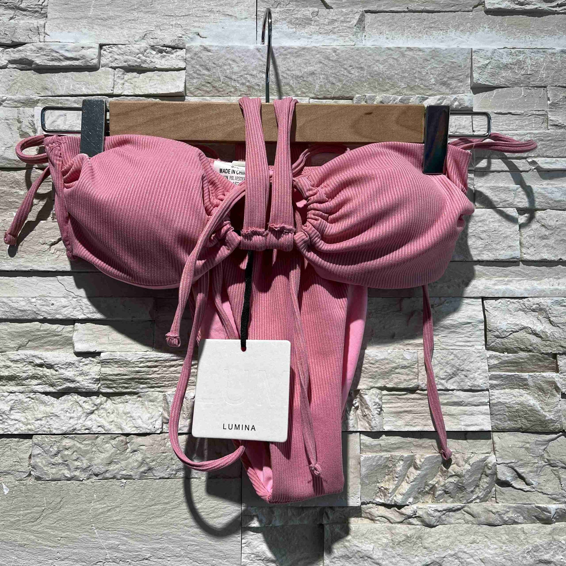 Bikini lumina con oblò