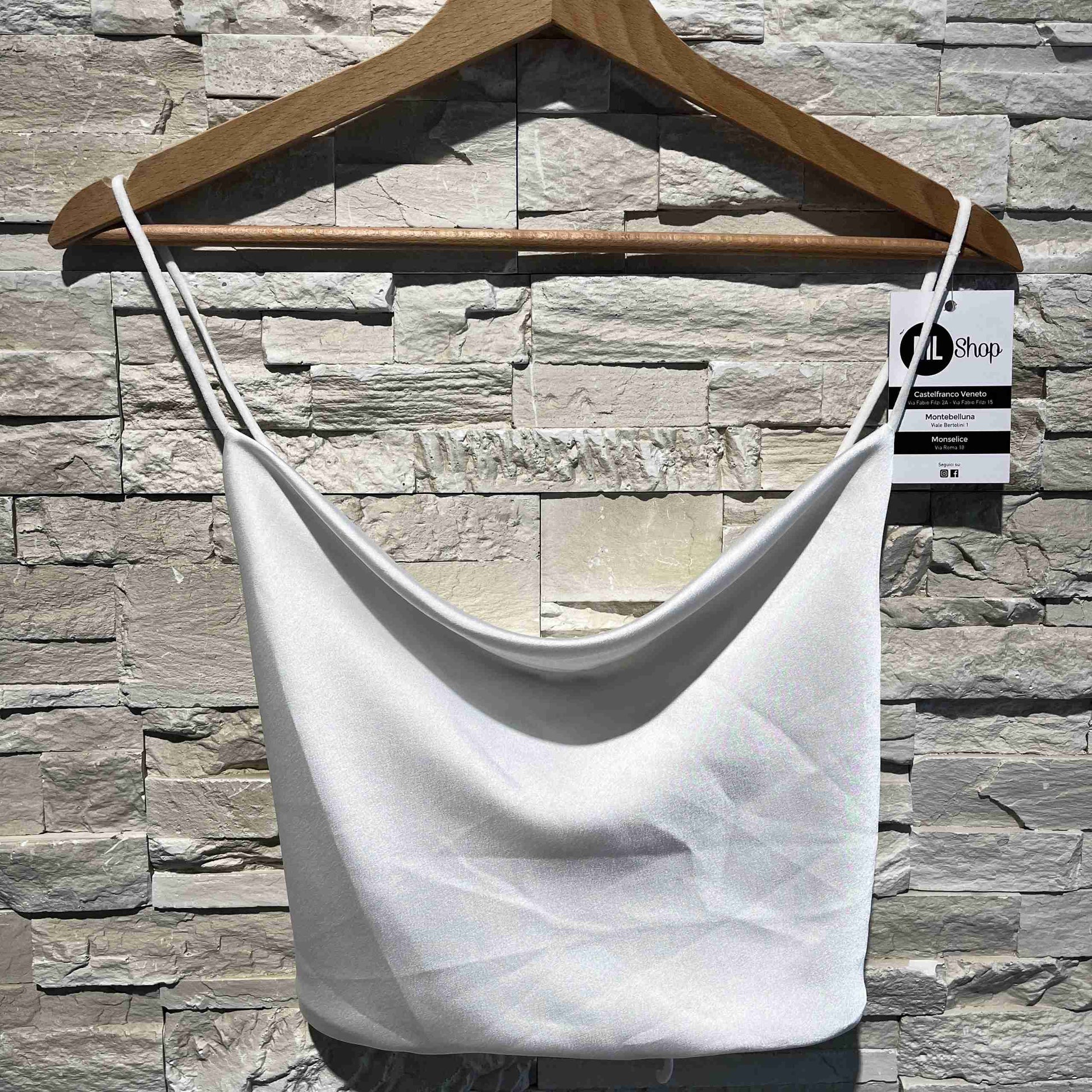 Top raso scollo drappeggiato