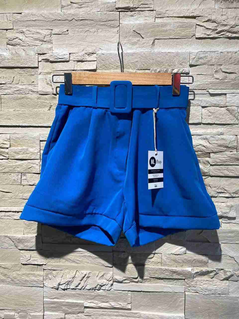 Shorts eleganti con cinturino in vita