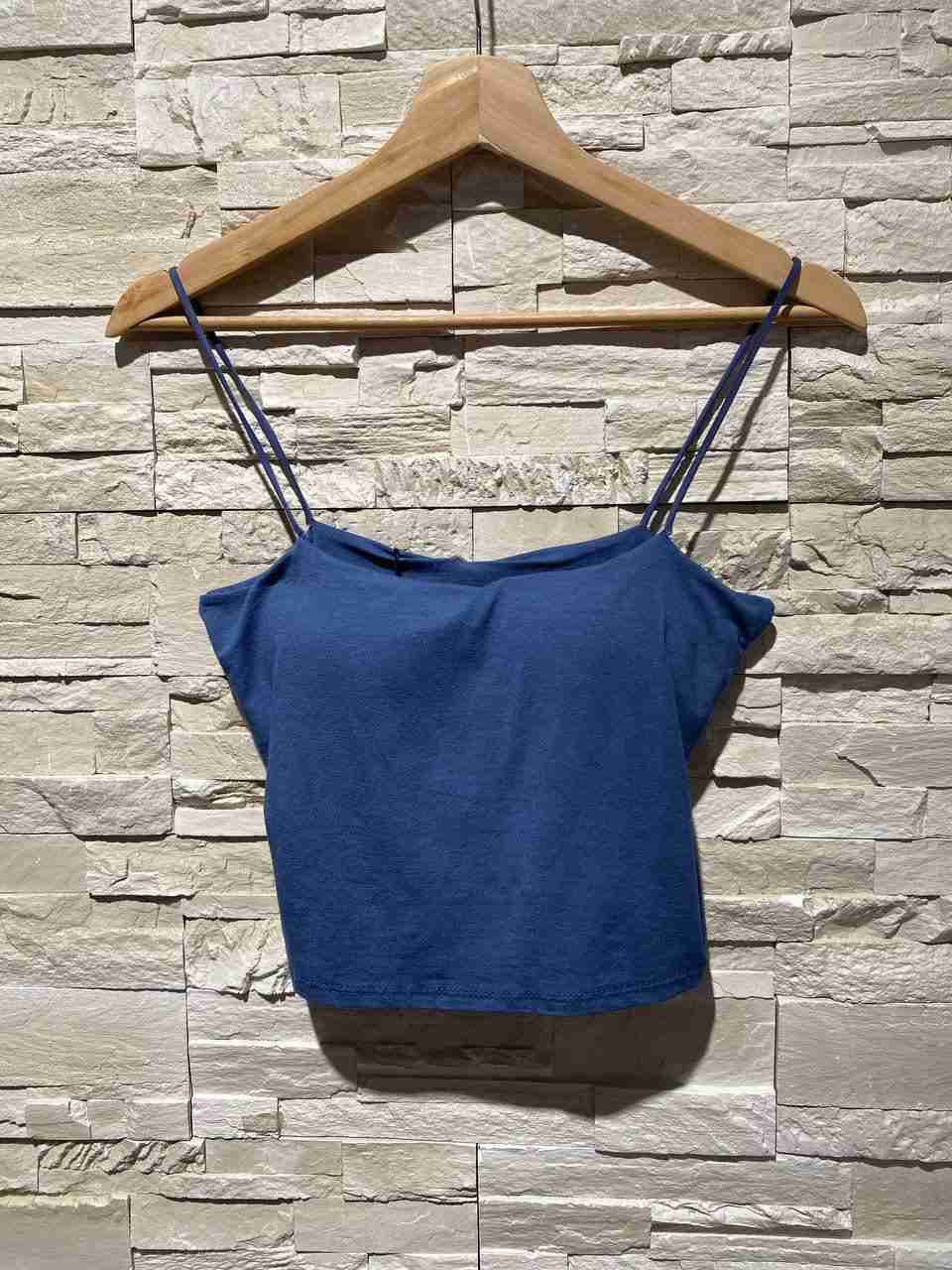Top semplice con spalline