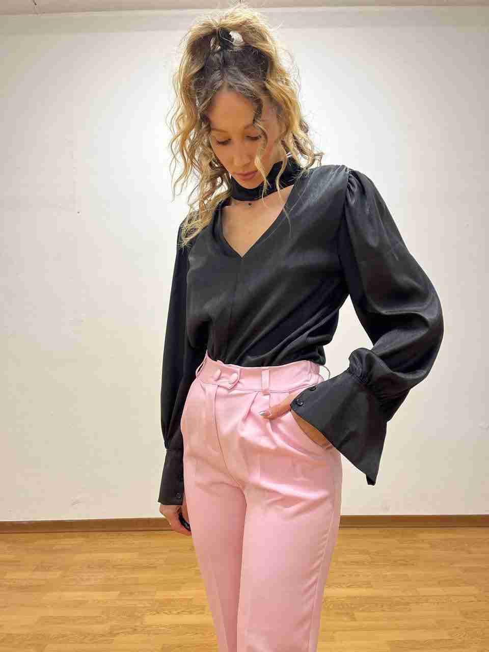 Blusa in raso scollata