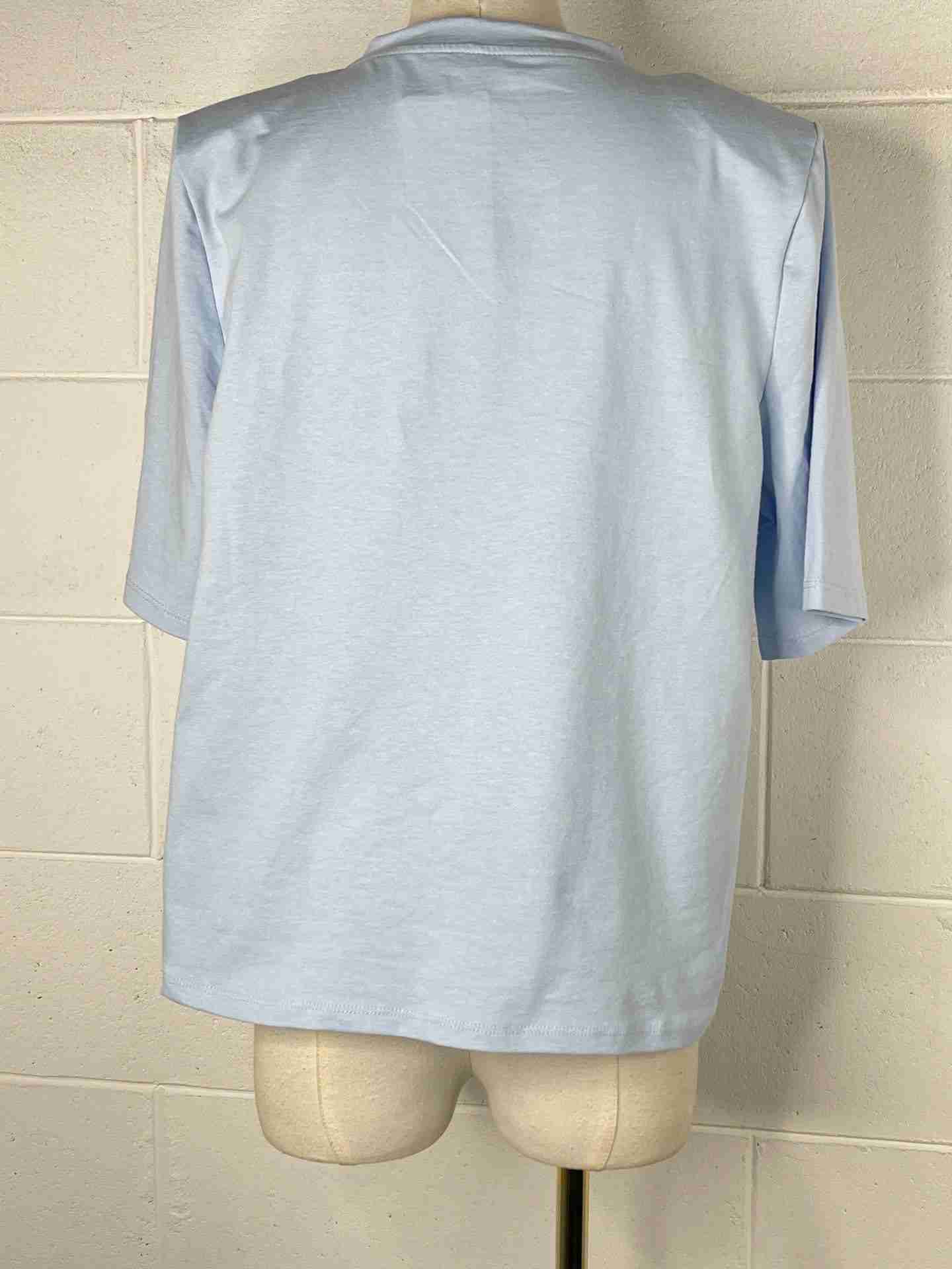 T-shirt over basica