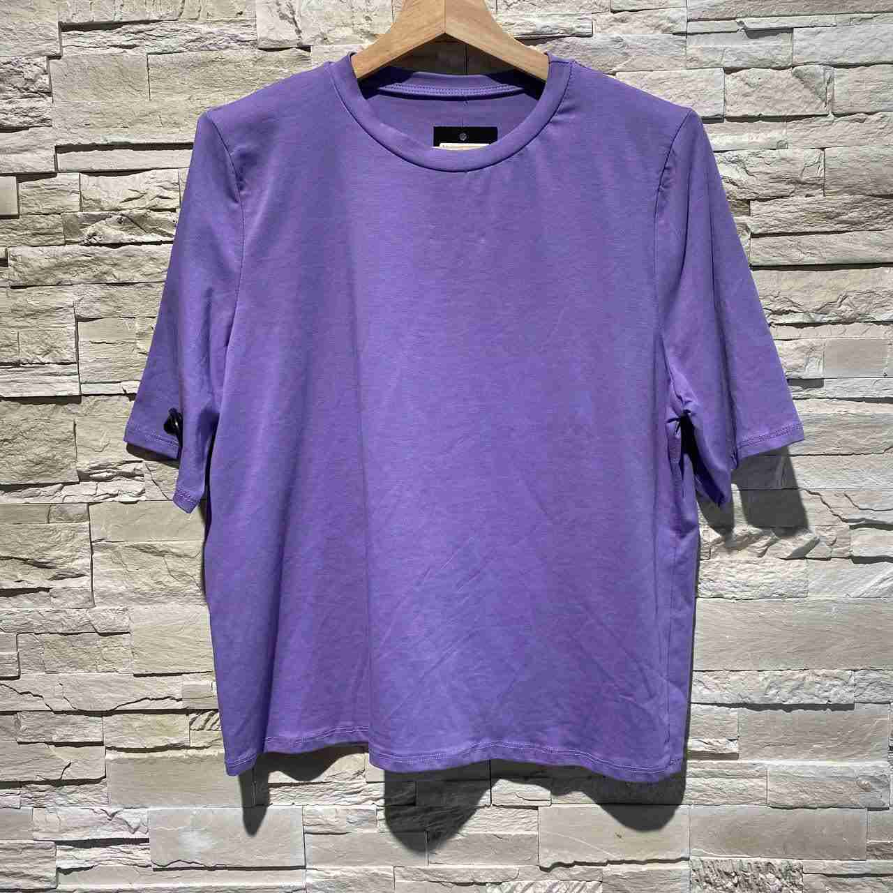 T-shirt over basica