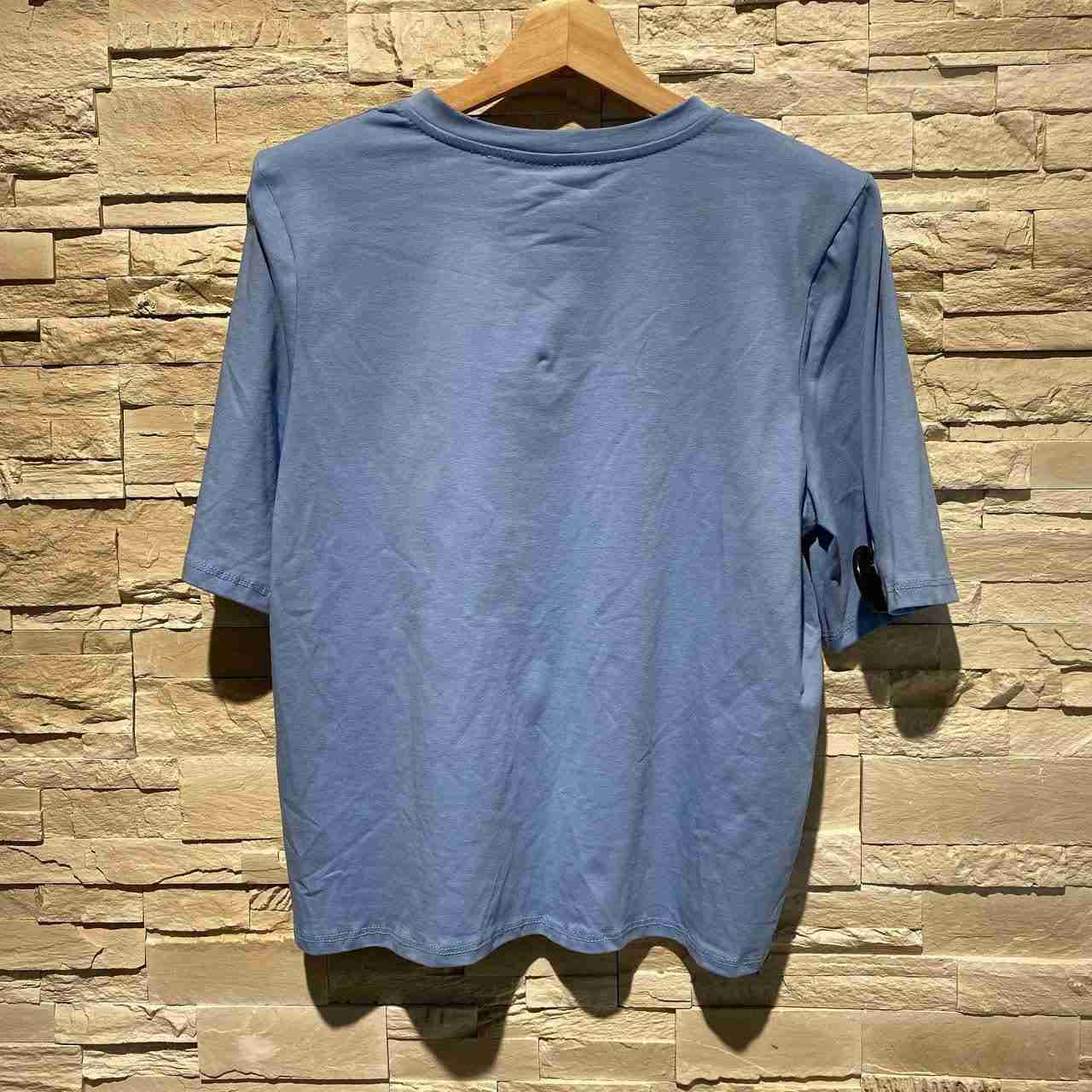 T-shirt over basica