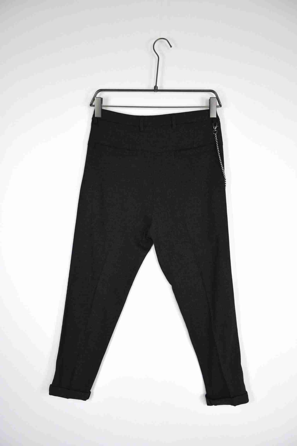 Pantaloni capri