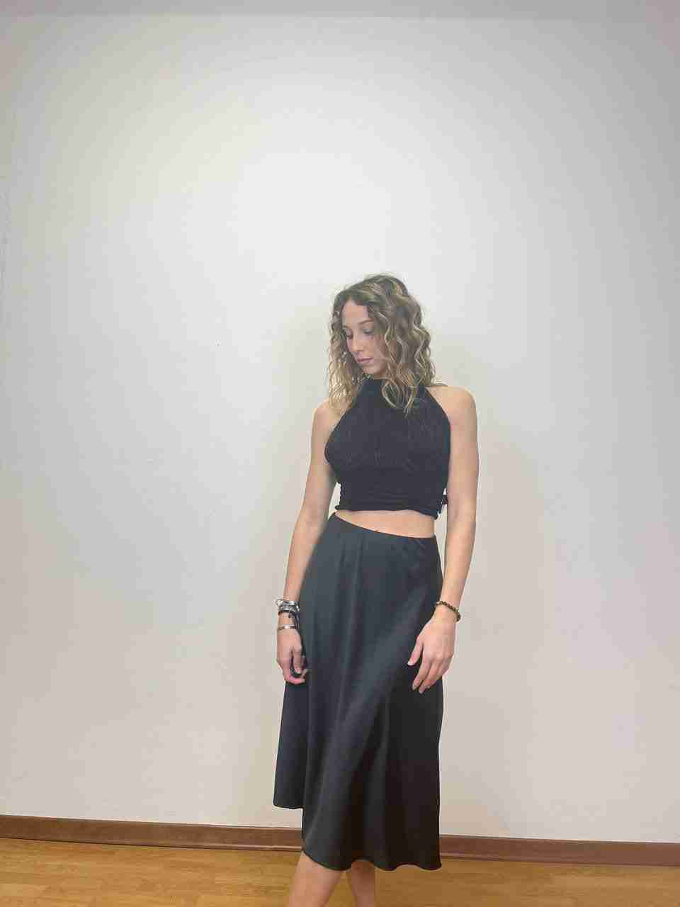 Top in lurex con scollo all'americana