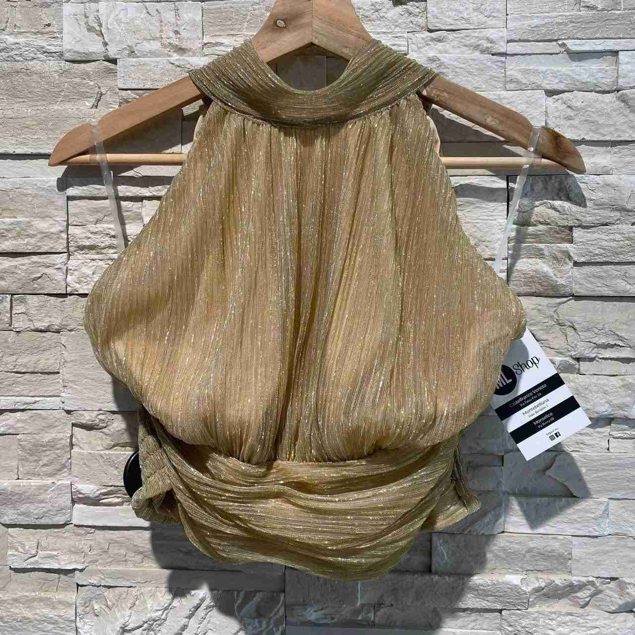 Top in lurex con scollo all'americana