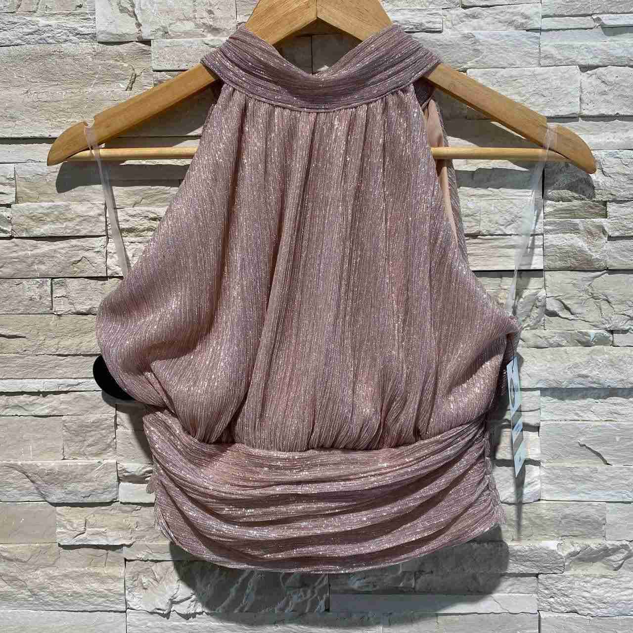 Top in lurex con scollo all'americana
