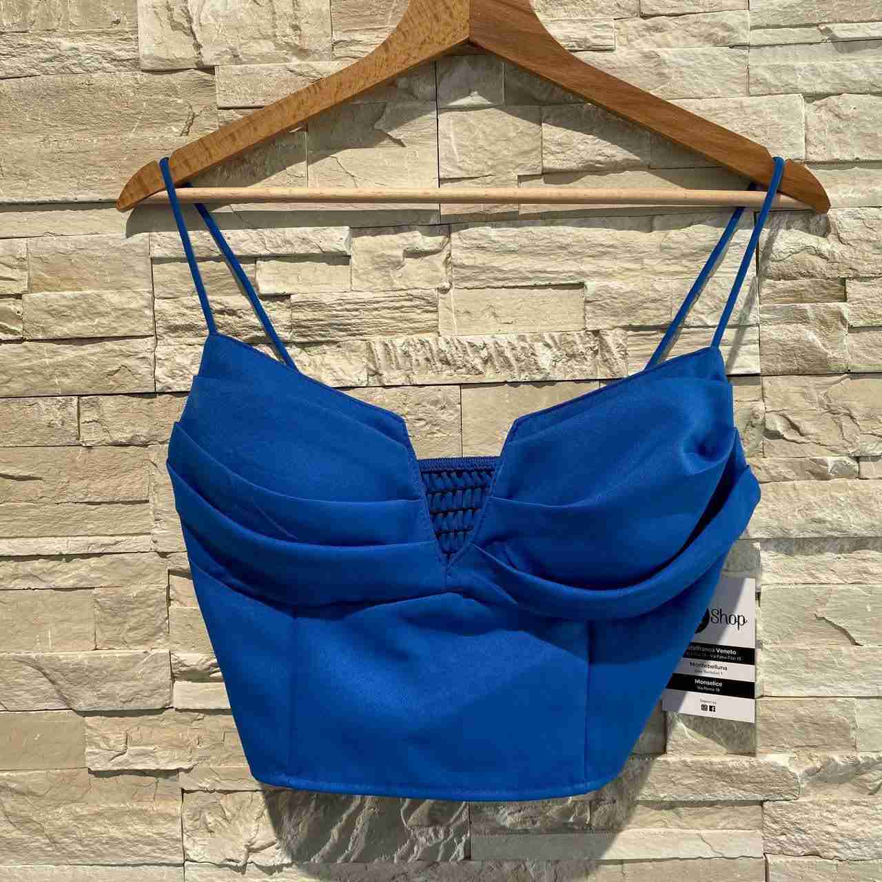 Top scollo a v con drappeggi