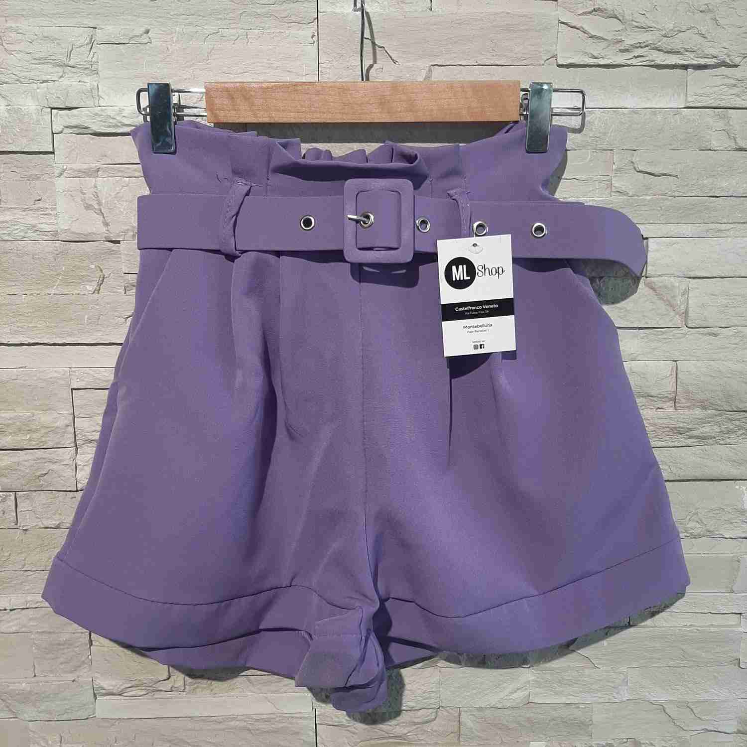 Pantaloncini a vita alta con cintura