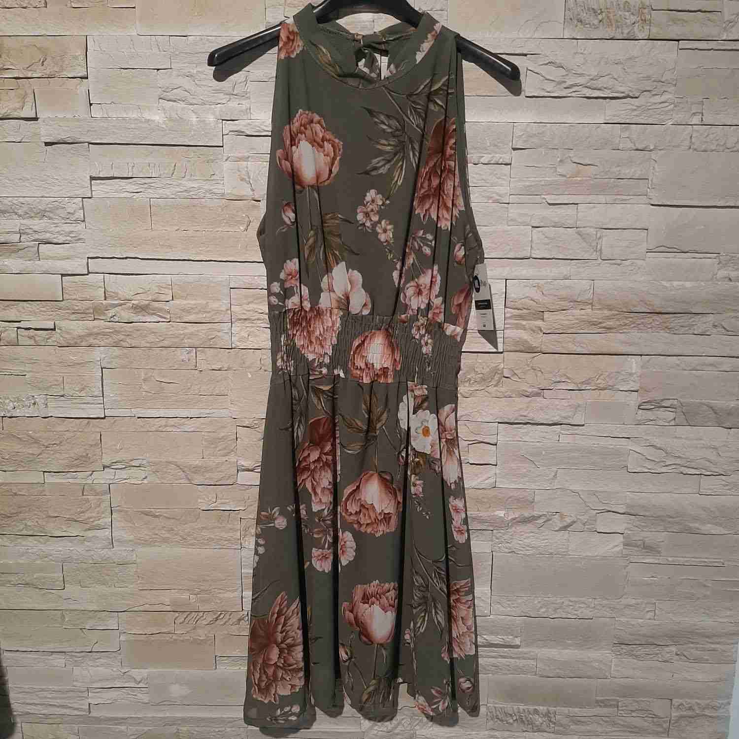 Vestito con scollatura all'americana in fantasia floreale