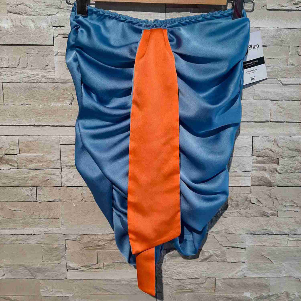 Gonna drappeggiata con fusacca in contrasto