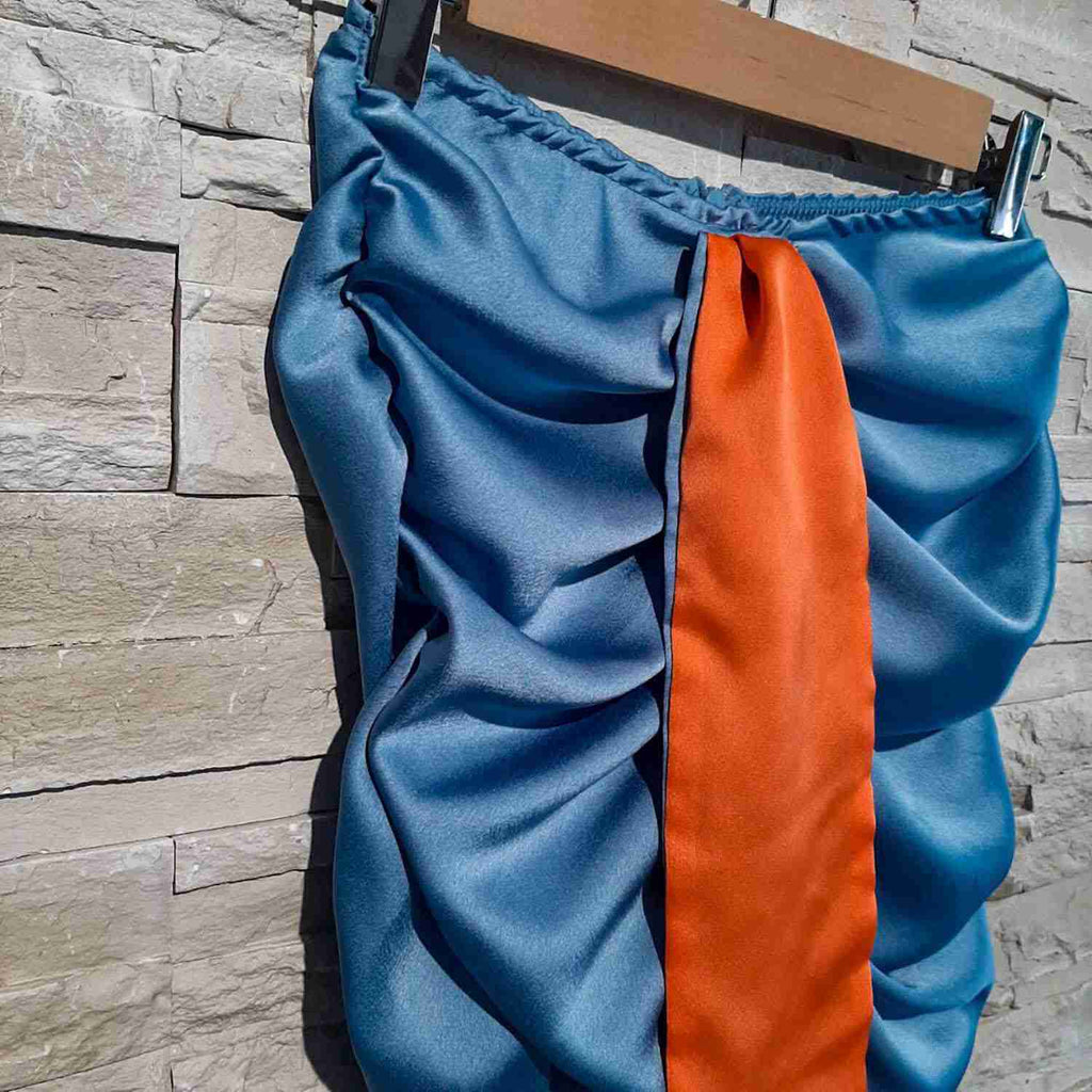 Gonna drappeggiata con fusacca in contrasto