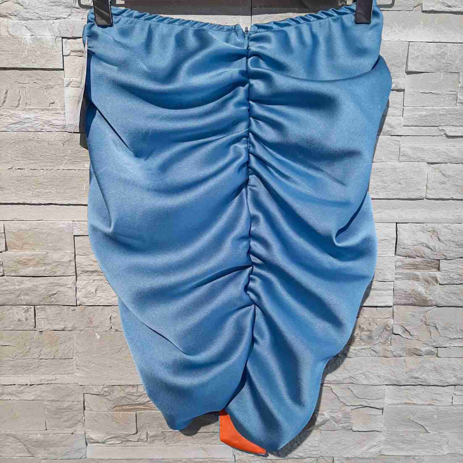 Gonna drappeggiata con fusacca in contrasto