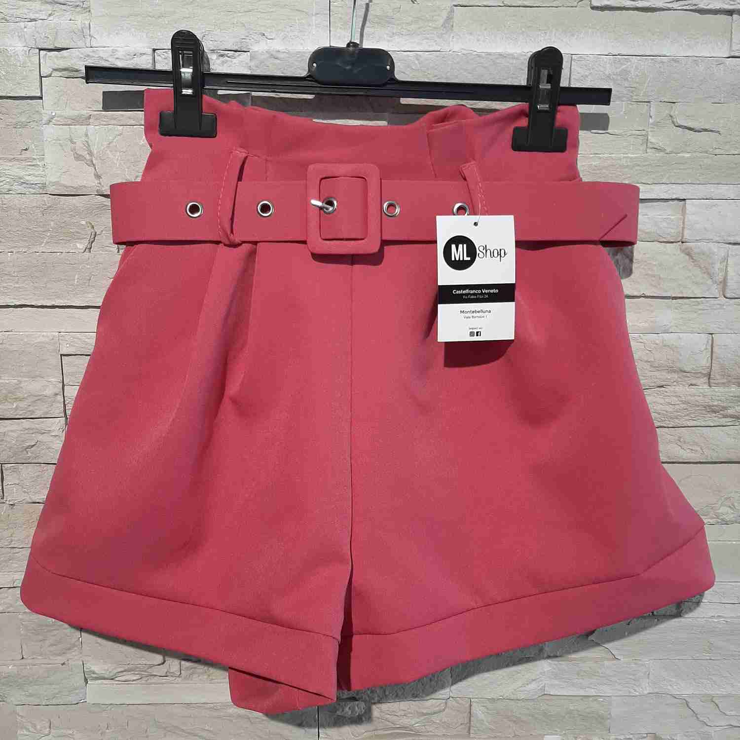 Pantaloncini a vita alta con cintura