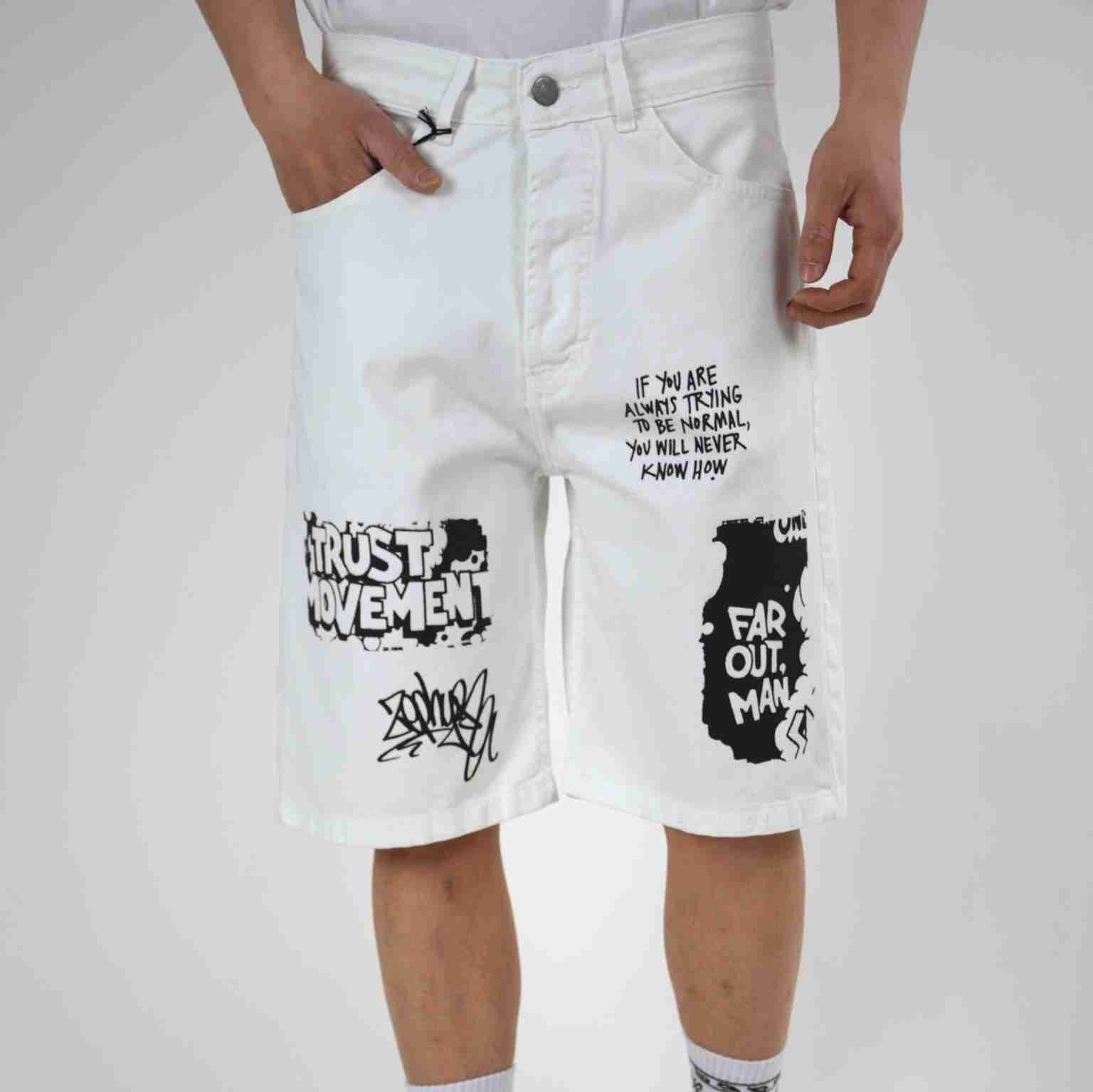 Pantaloncini in jeans trust movement