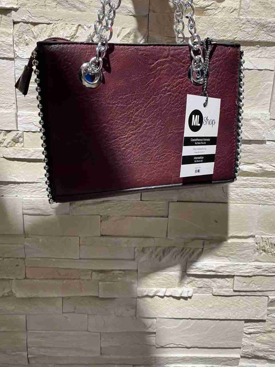 Borsetta rettangolare con dettaglio borchie