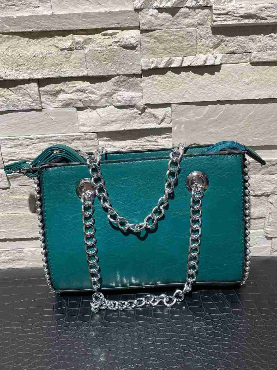 Borsetta rettangolare con dettaglio borchie