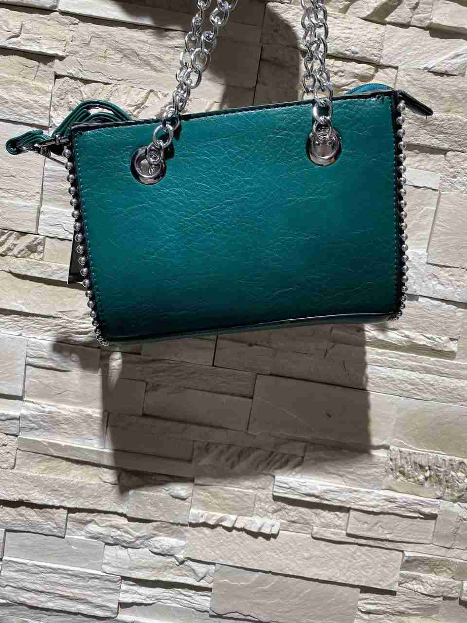 Borsetta rettangolare con dettaglio borchie