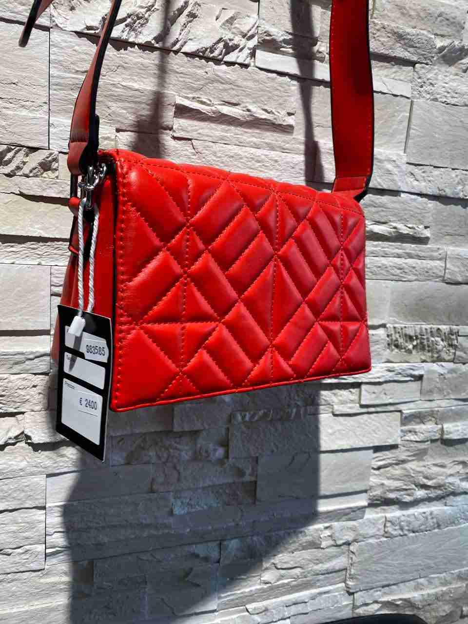 Borsetta a tracolla con tramatura davanti