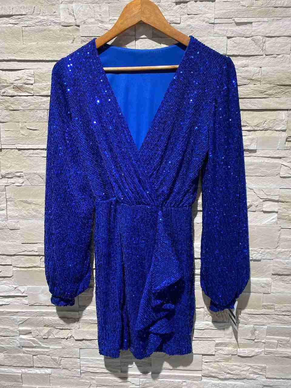 Abito in paillettes con dettaglio