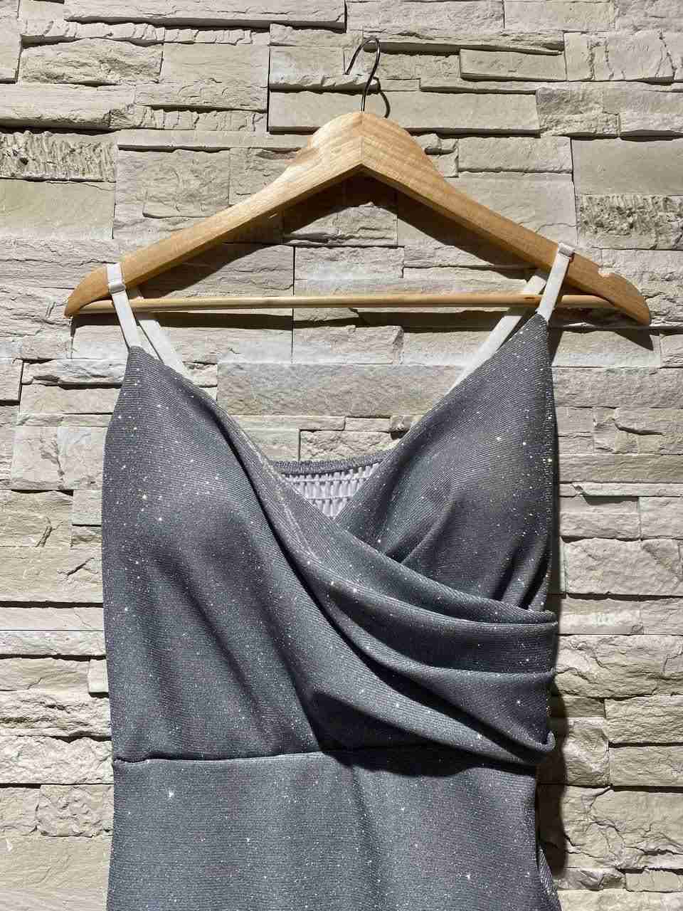 Abito in lurex a lunghezza irregolare