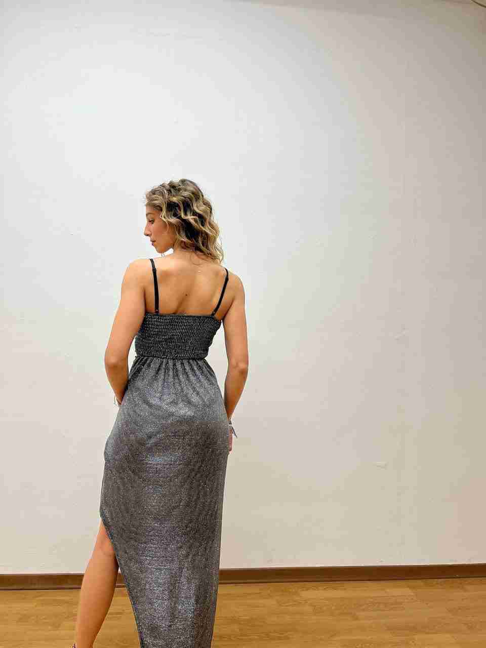 Abito in lurex a lunghezza irregolare