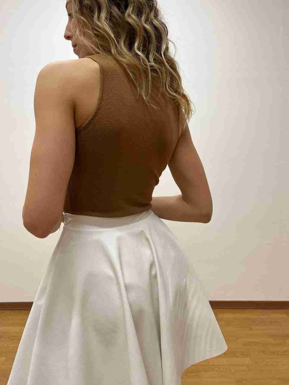 Body smanicato a dolcevita