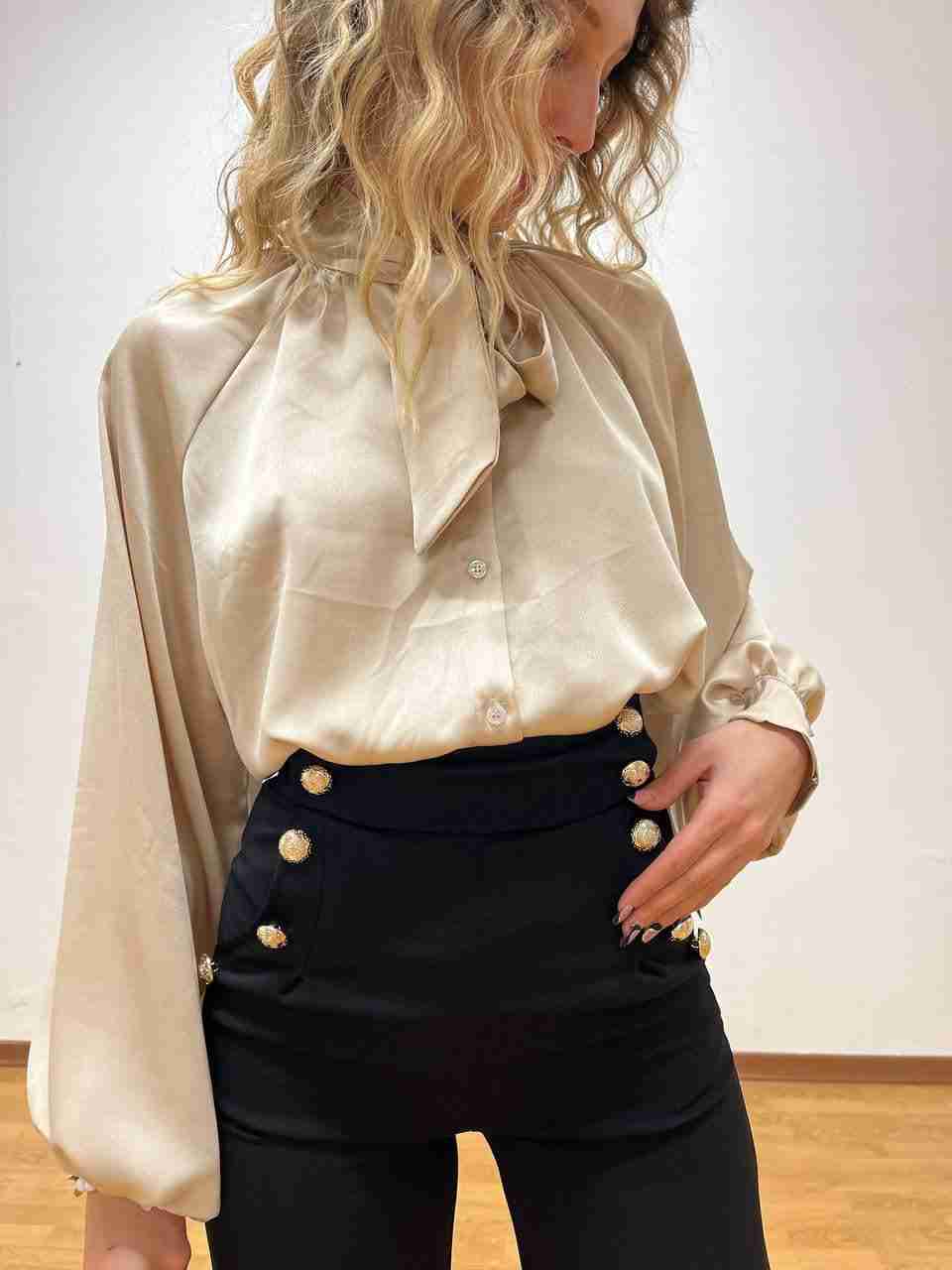 Camicia in raso con fiocco