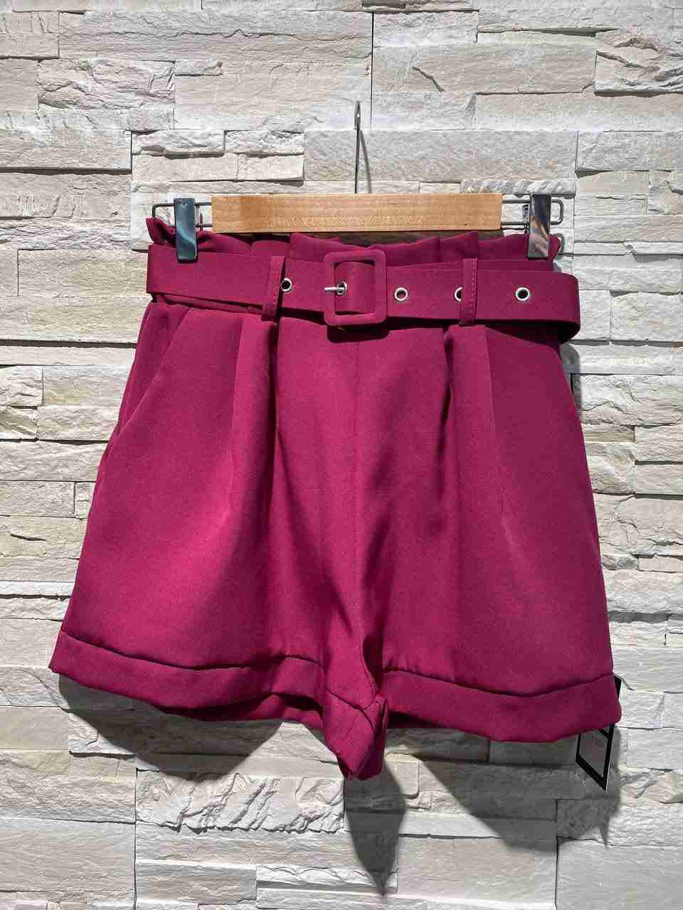 Pantaloncini a vita alta con cintura