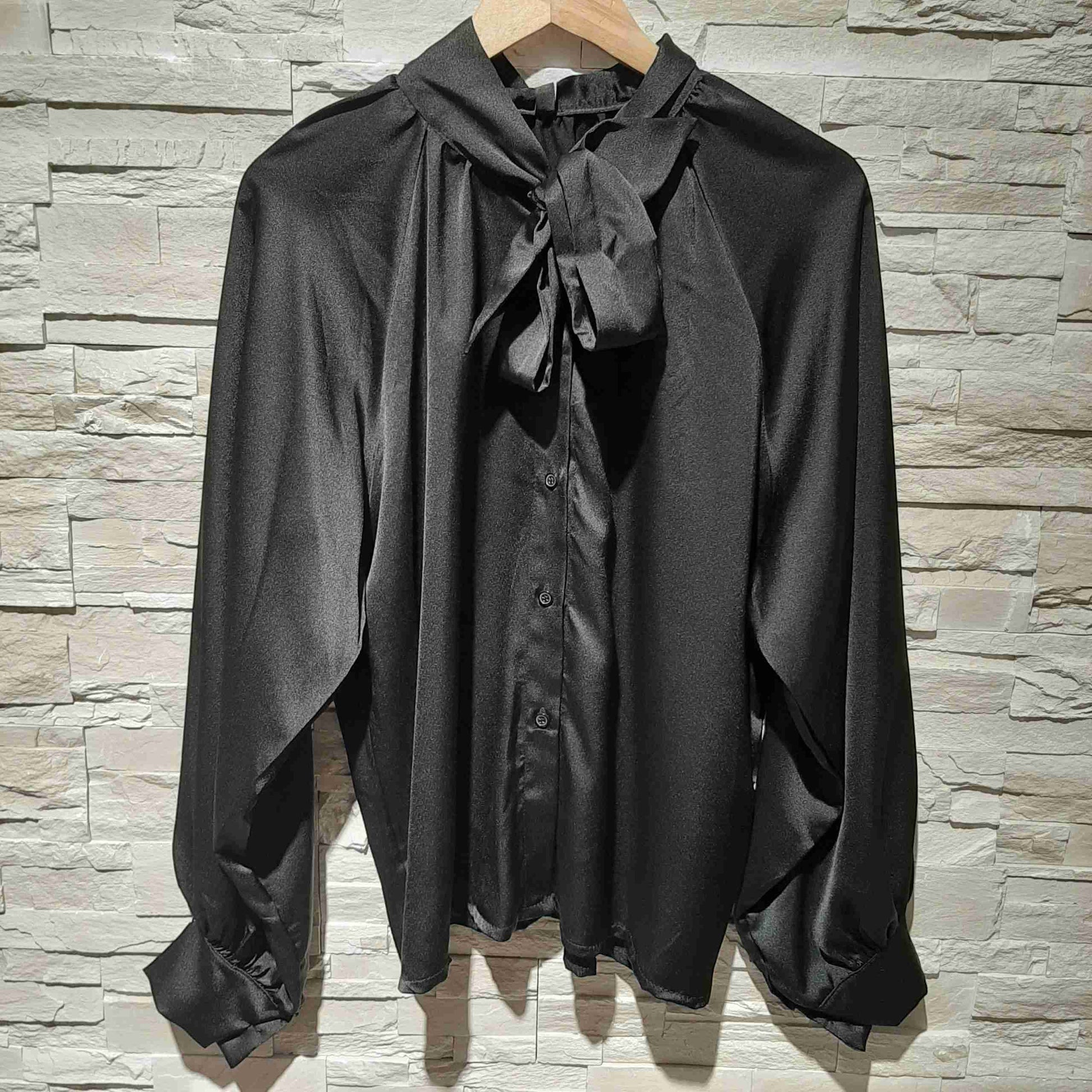 Camicia in raso con fiocco