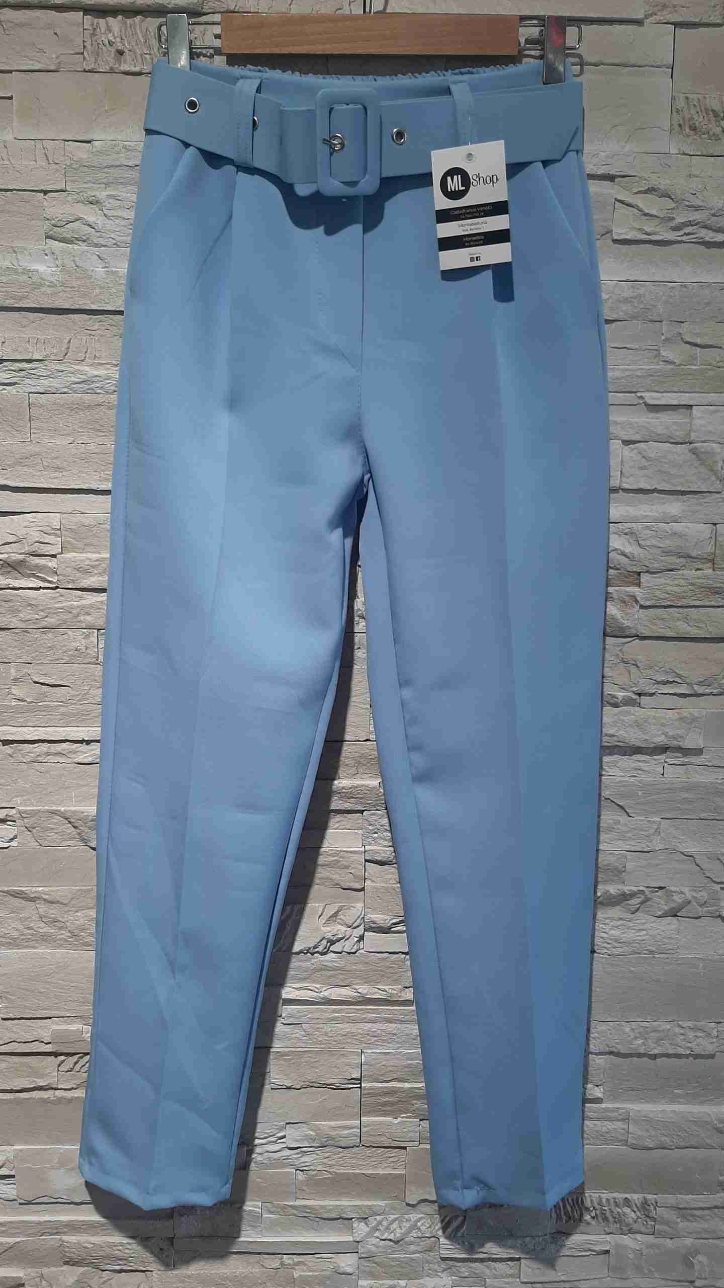 Pantaloni chinos con cinturino