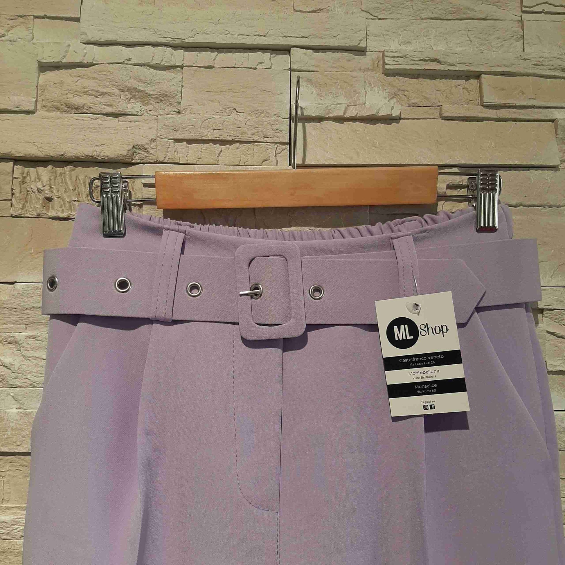Pantaloni chinos con cinturino