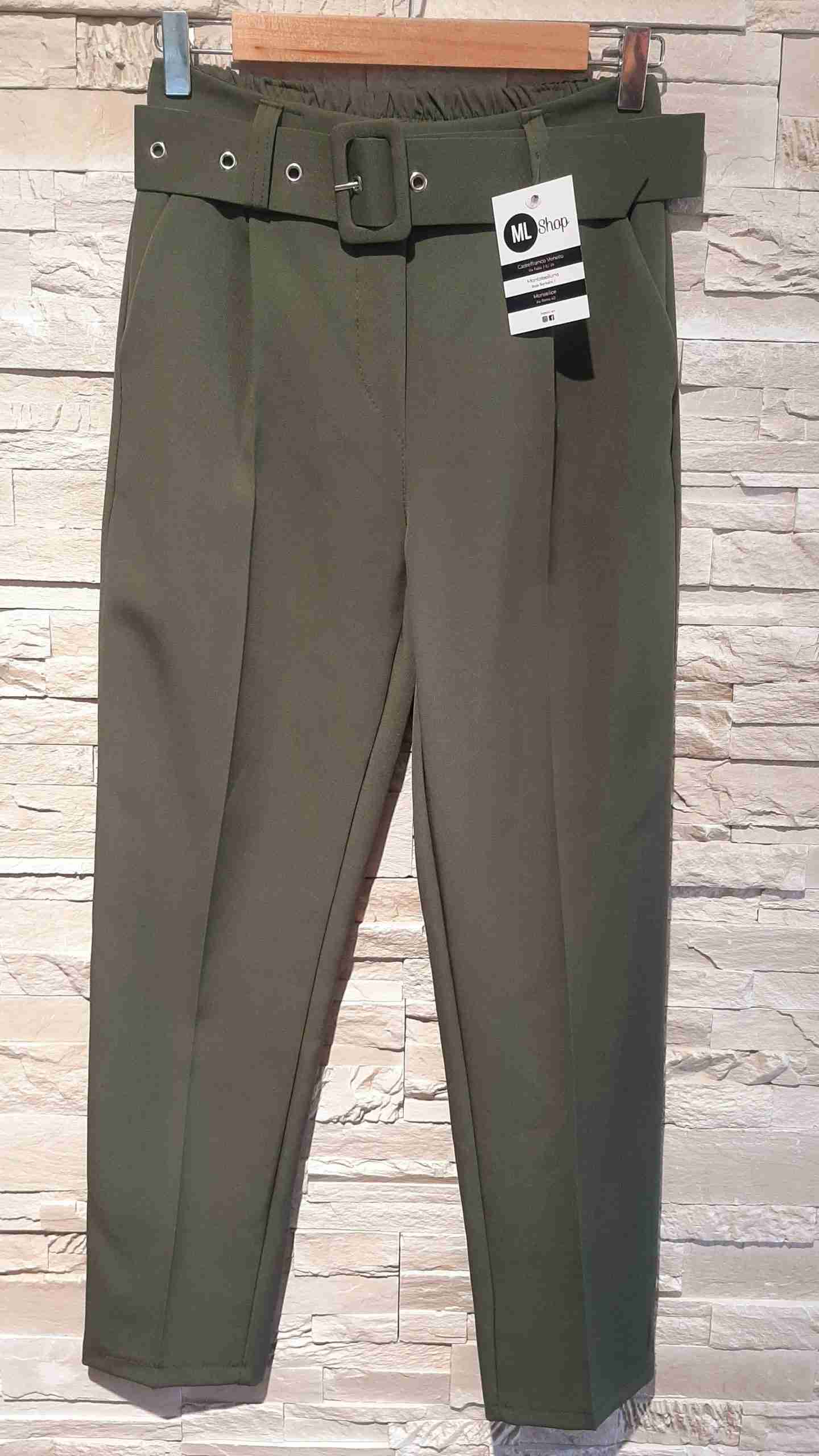 Pantaloni chinos con cinturino