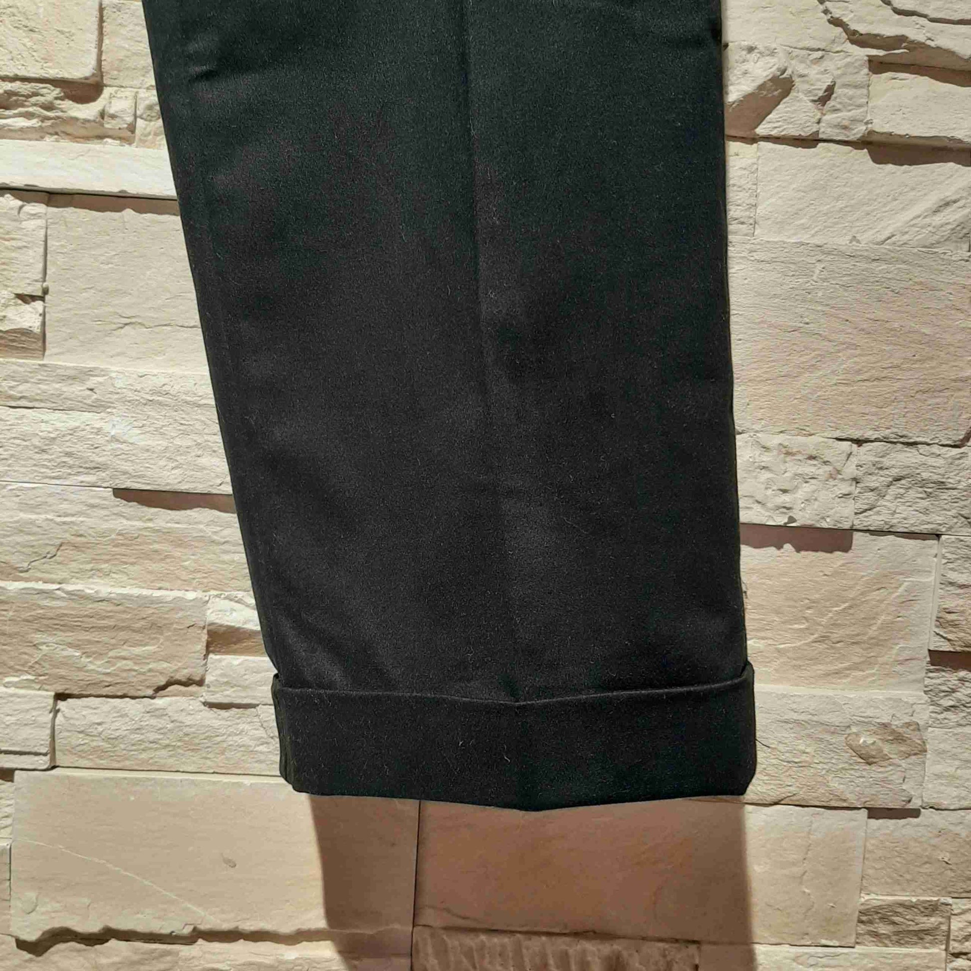 Pantaloni eleganti neri con bottoni