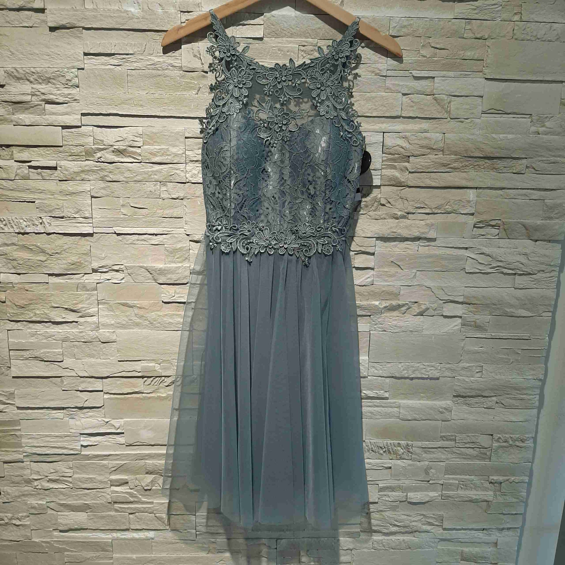 Abito a corsetto con inserti fiorellini e tulle