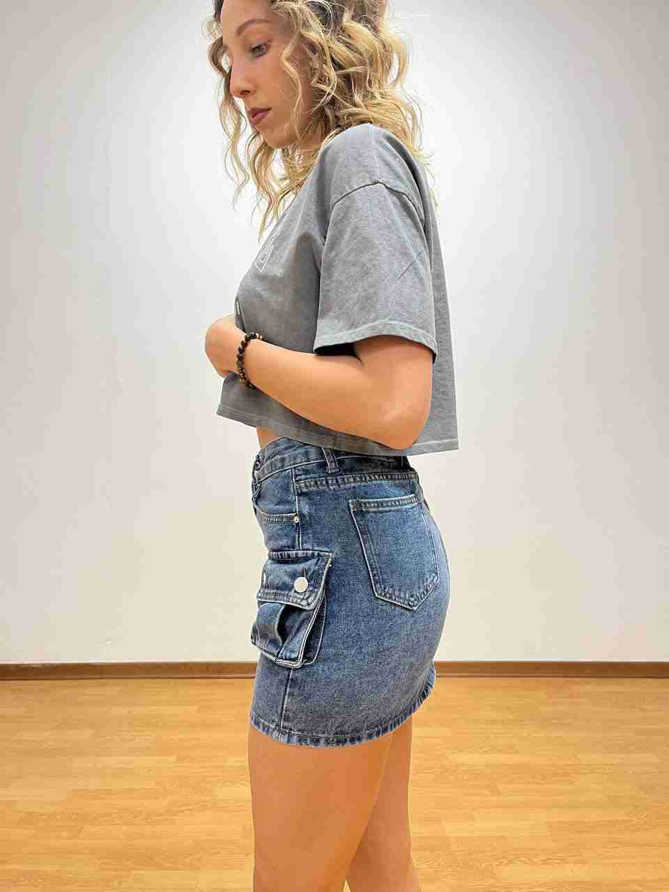 T-shirt crop con stampa