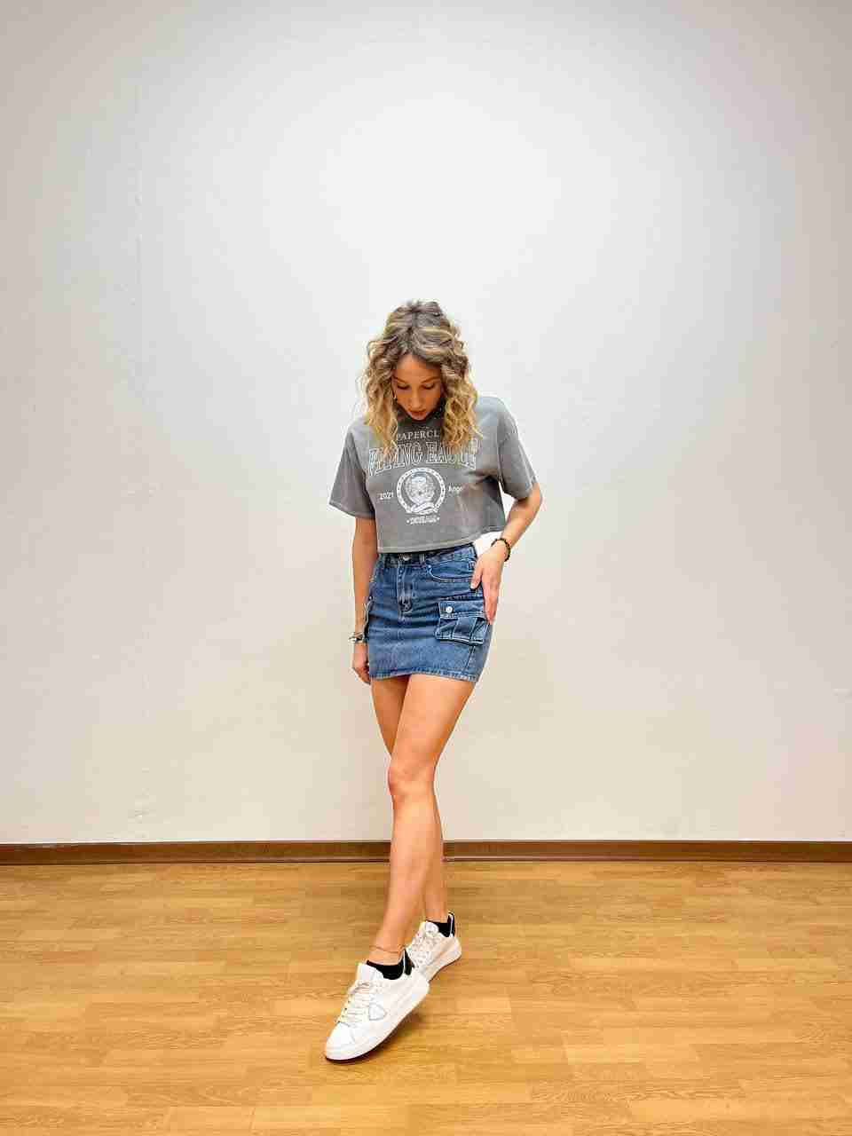 T-shirt crop con stampa