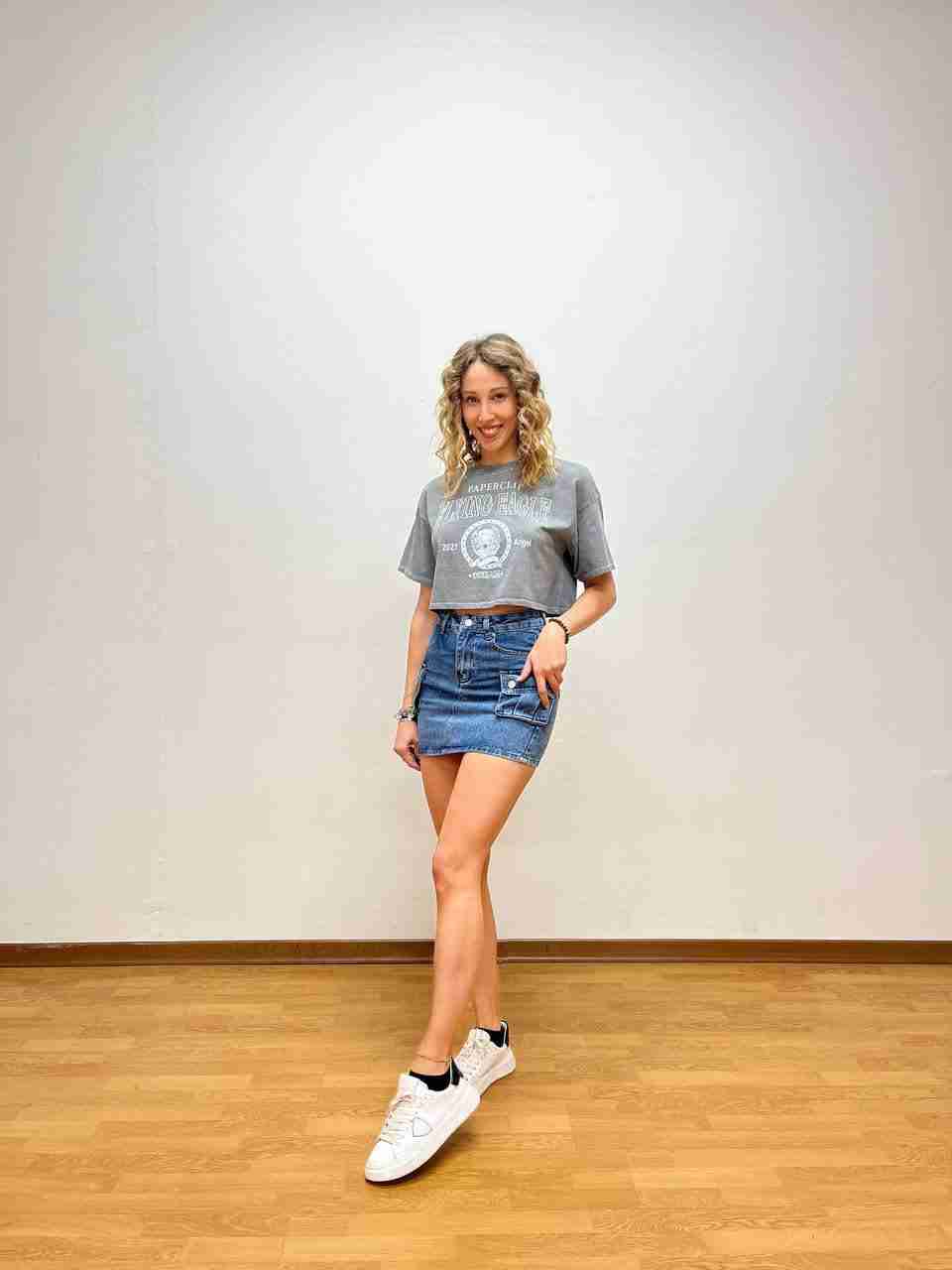 T-shirt crop con stampa