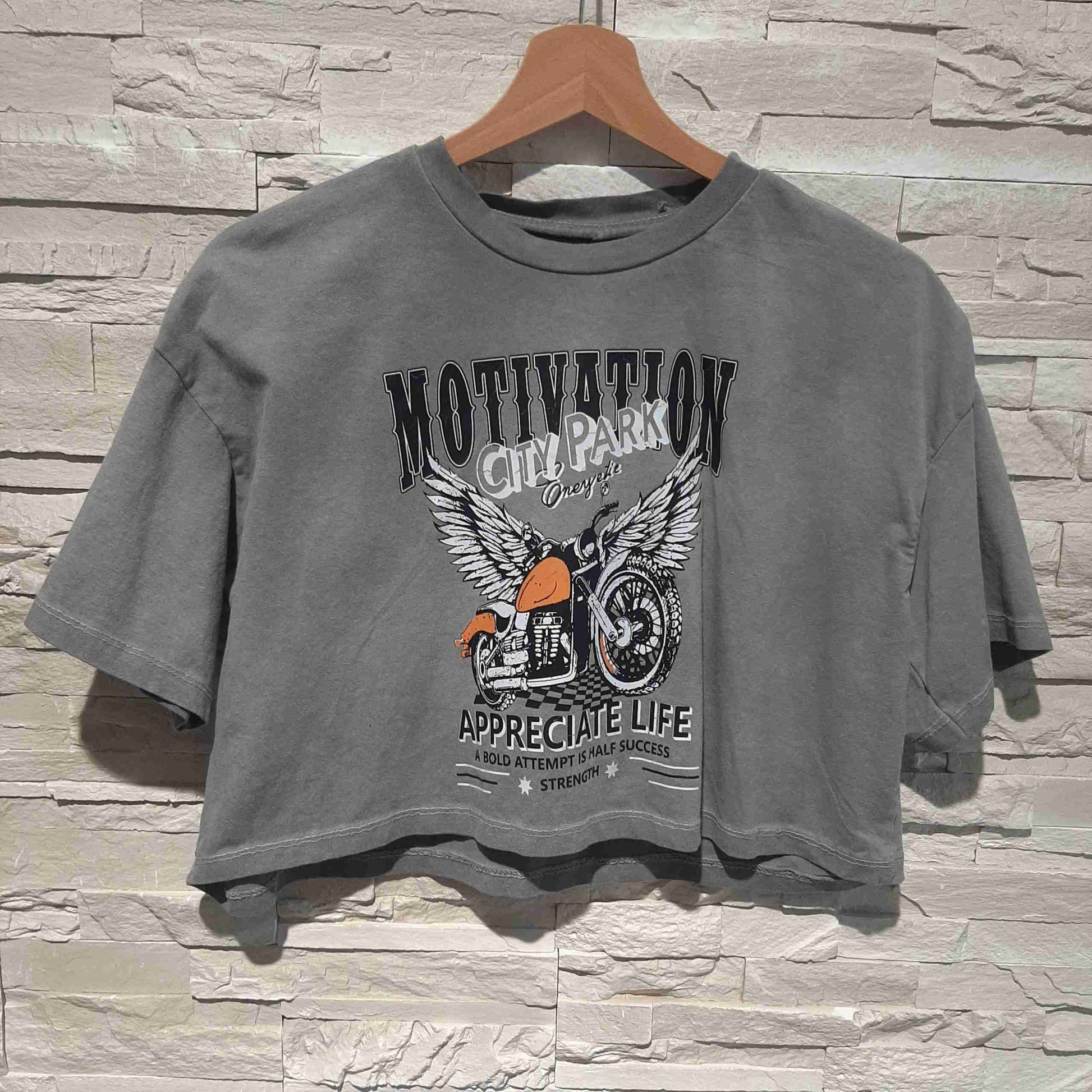 T-shirt crop con stampa
