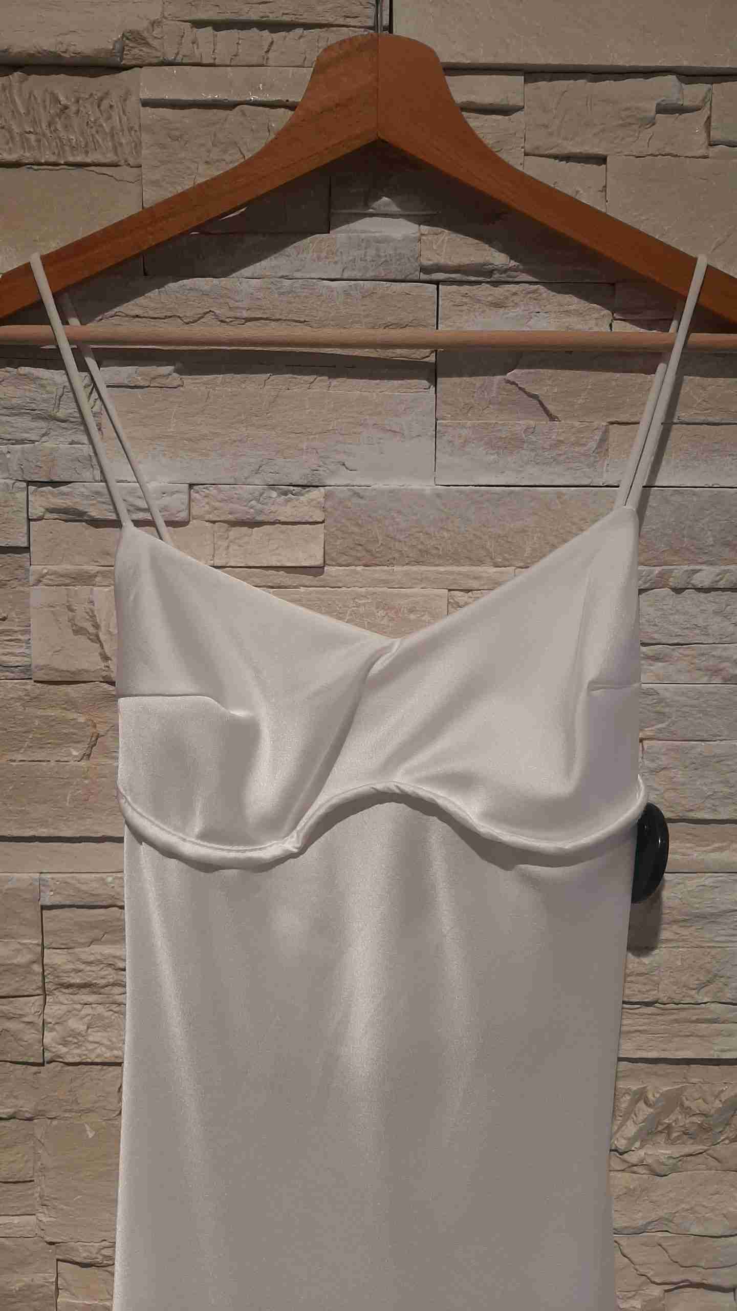 Abito a corsetto in raso con spacco