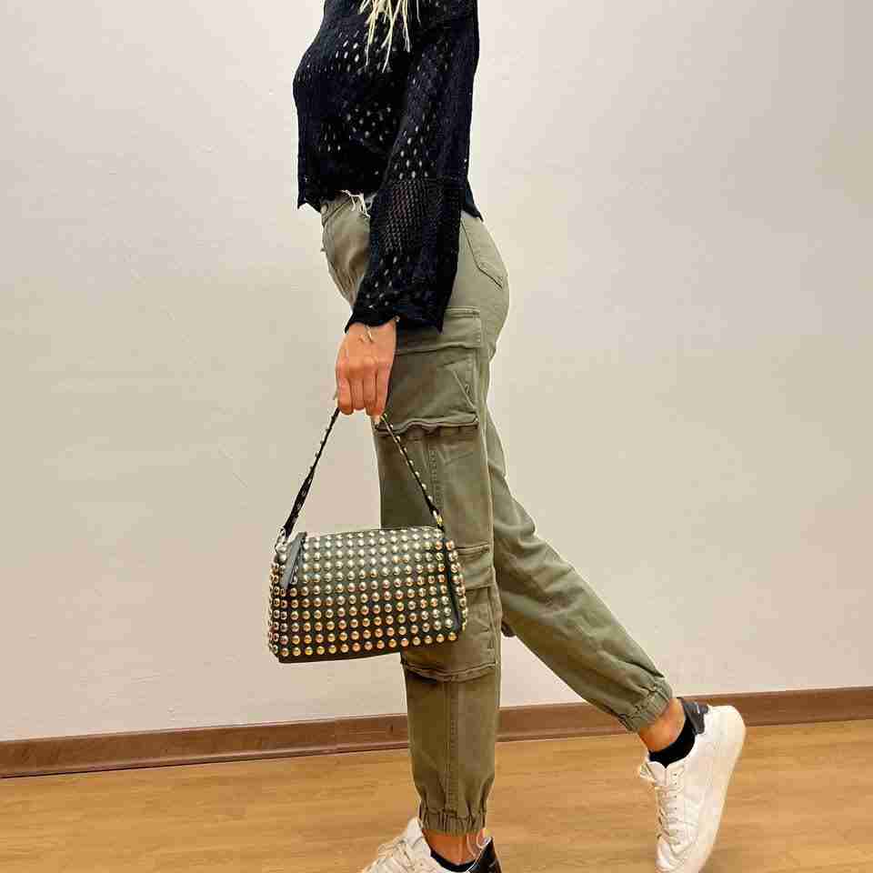 Borsetta borchie dorate