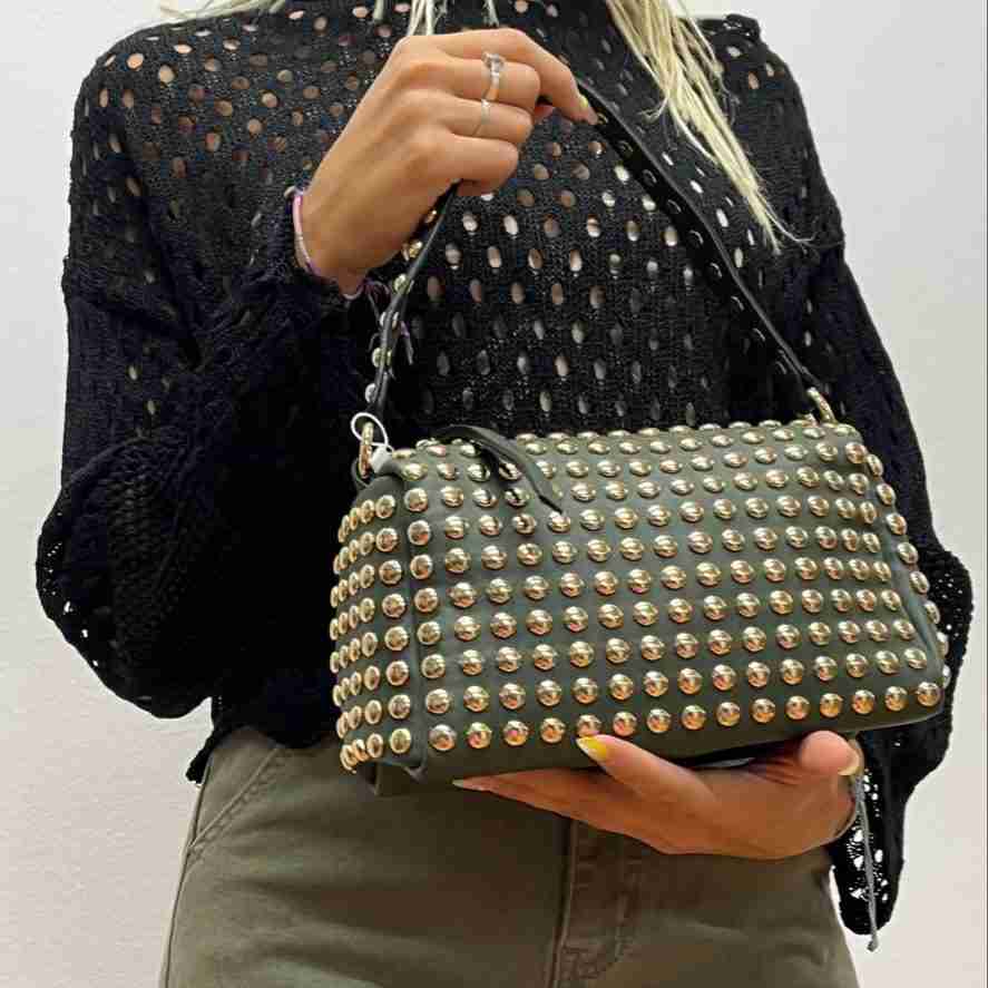 Borsetta borchie dorate