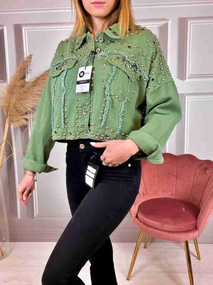 Giacca in jeans crop con borchie