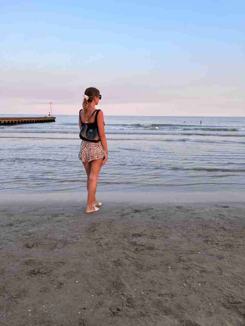 Pantagonna leopardata con cinturino in vita