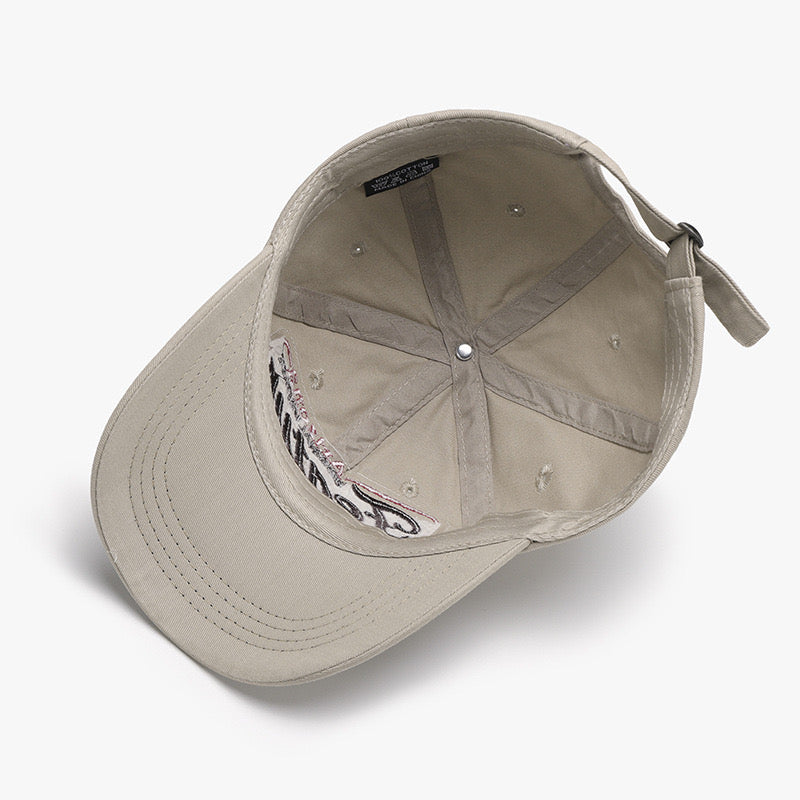 Cappellino featur