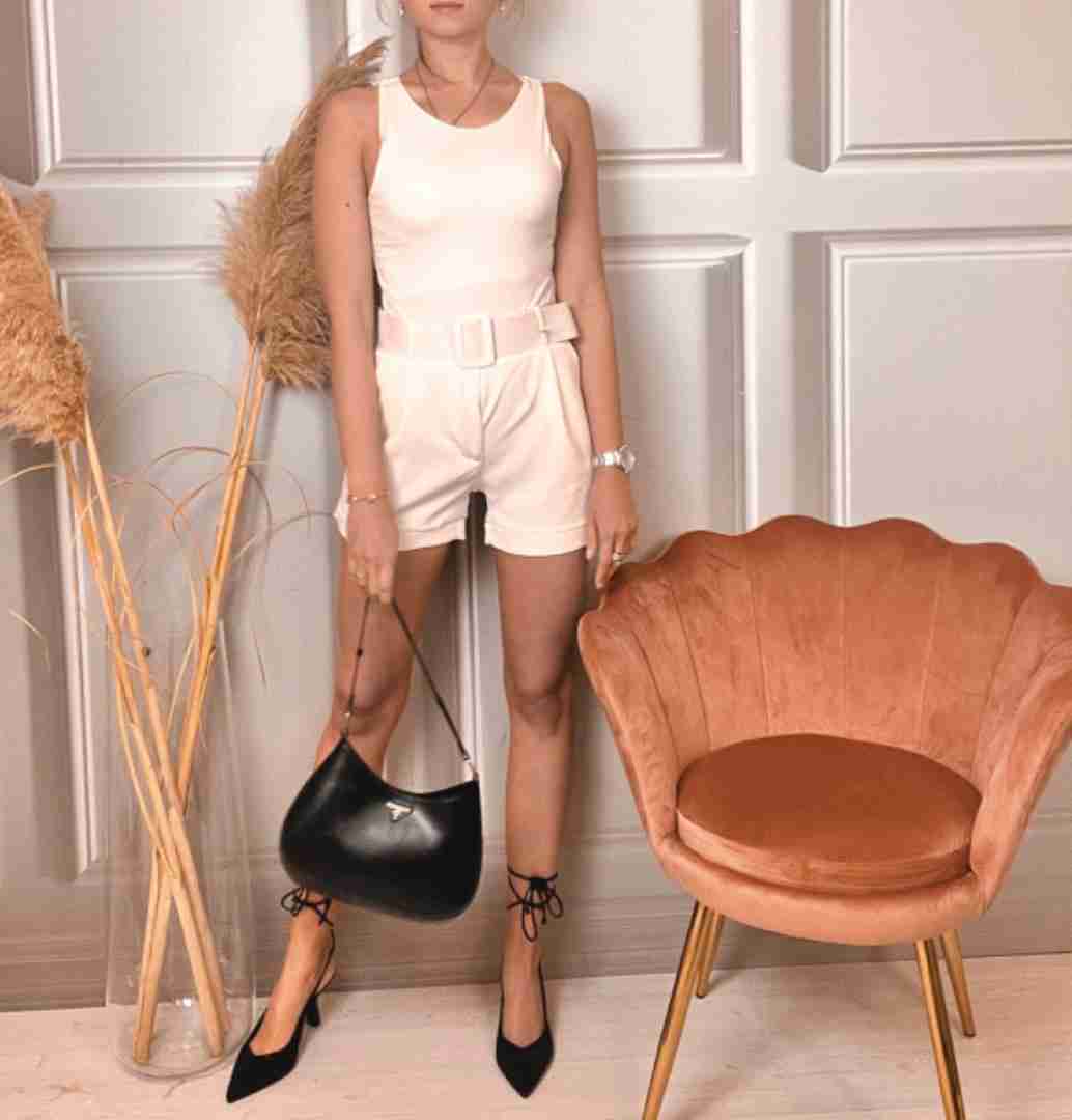 Shorts eleganti con cinturino in vita