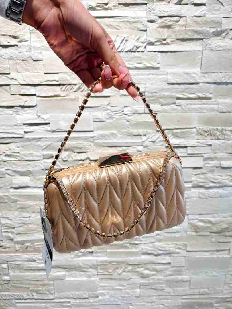 Pochette rigida con manico strass